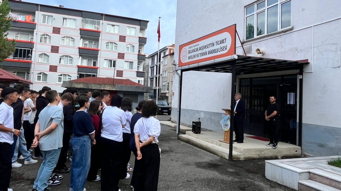 Okulumuzda 2025-2026 Eğitim Öğretim Yılını Törenle Açtık